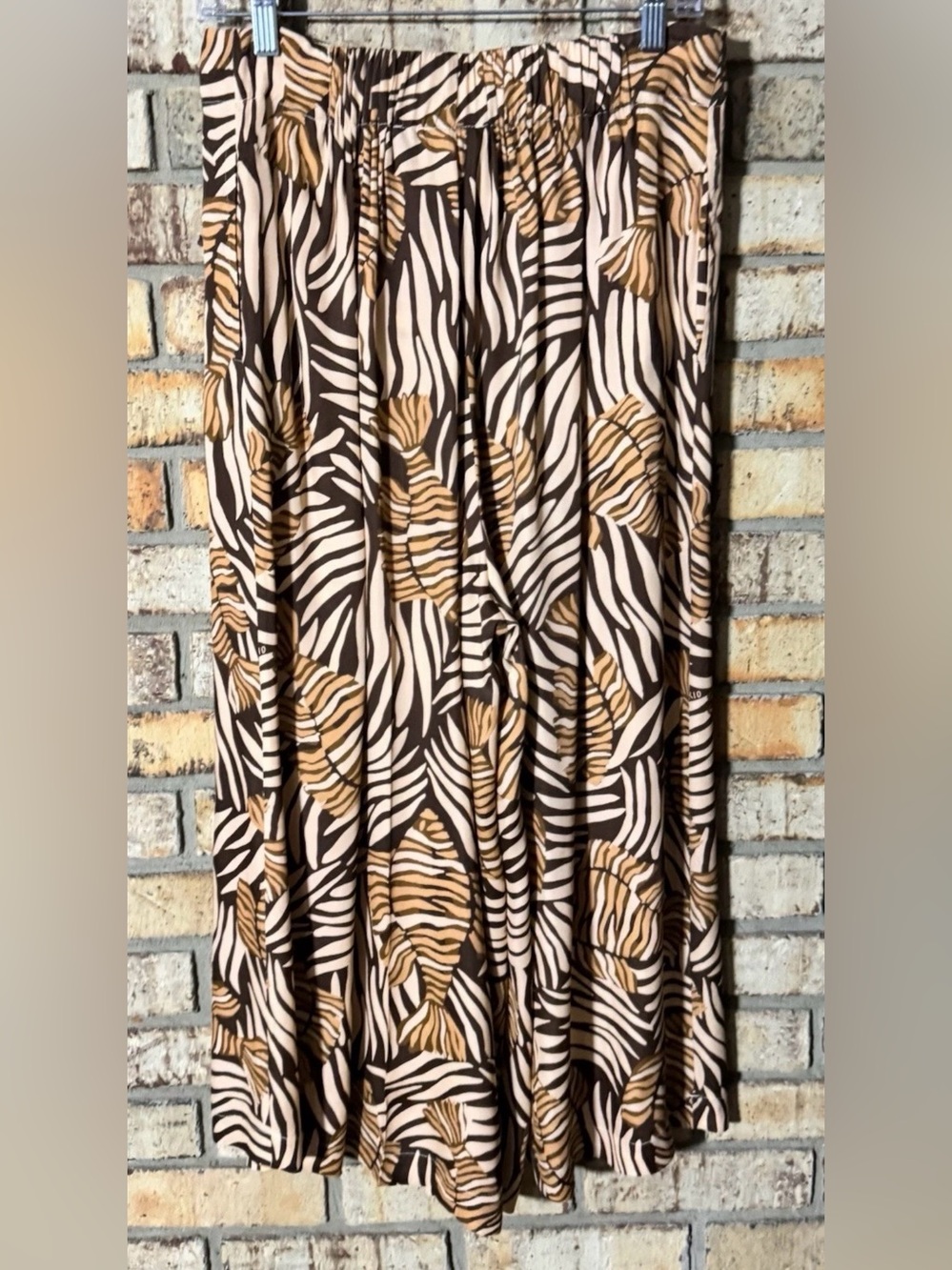 FARM Rio for Anthropologie Zebra Print wide leg pants M 22” inseam - Picture 2 of 4